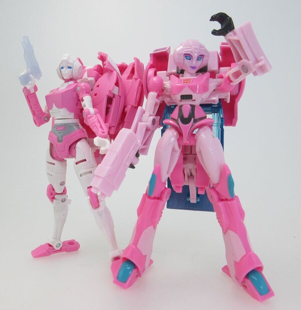 Takara Earthrise Arcee And Cyberverse Arcee  (2 of 3)